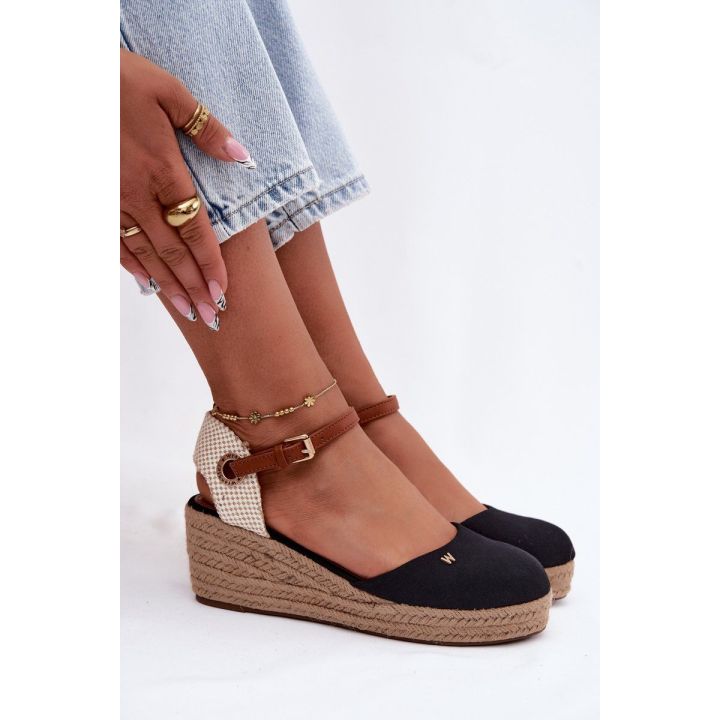 Juodos espadrilės basutės ant platformos Wrangler