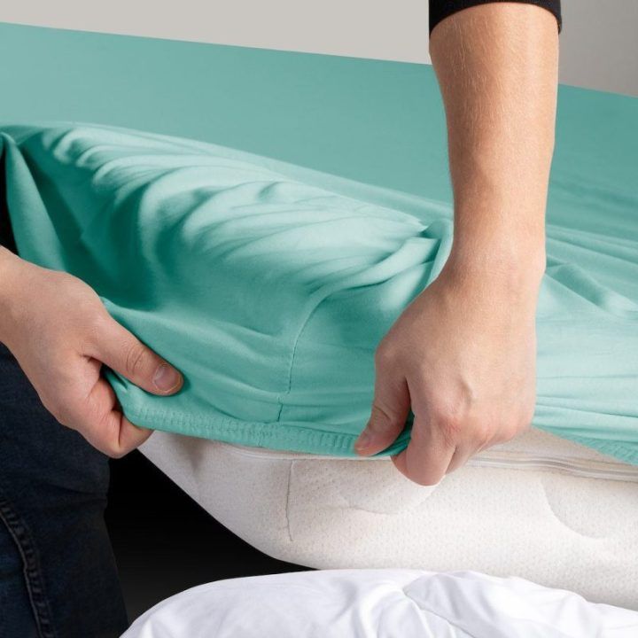 Paklodė su guma šviesiai turkio 220–240×220+30 cm