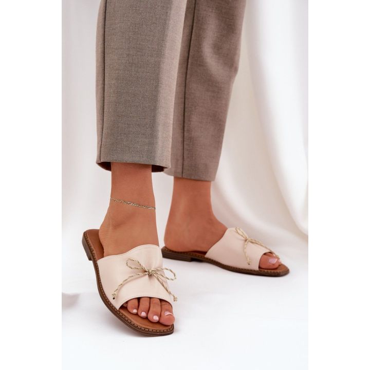 Odos imitacijos šlepetės su kaspinu Step in style