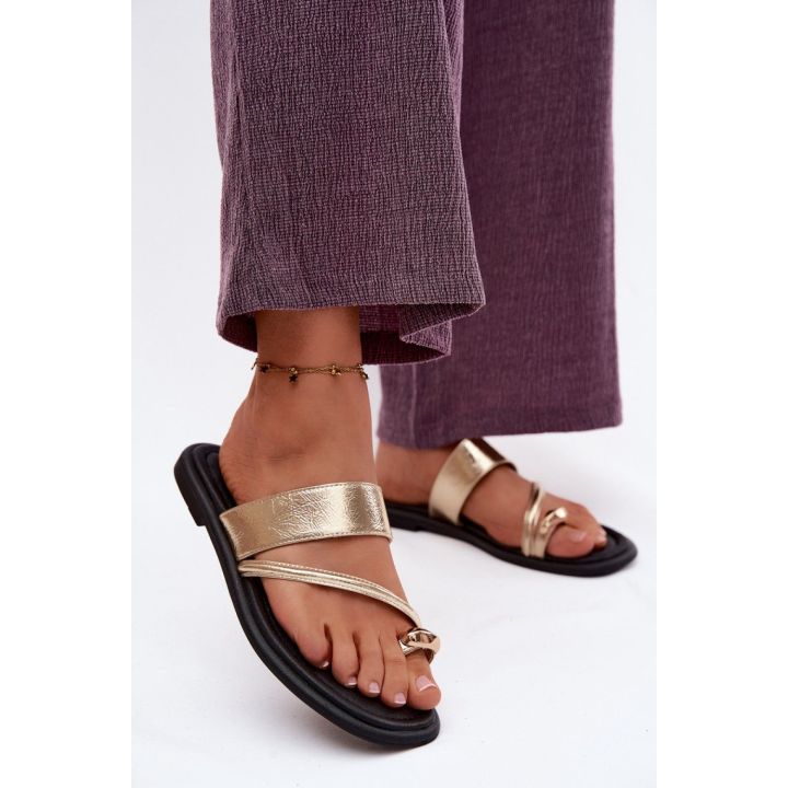 Aukso spalvos basutės su kulnu Step in style