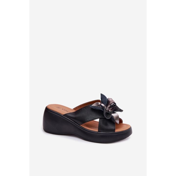 Juodos odinės basutės su platforma ir gėle Step in Style