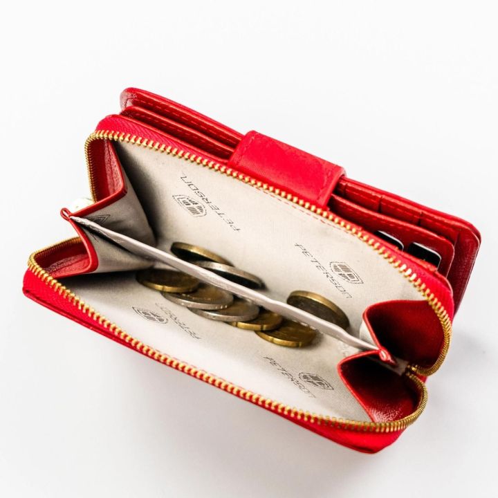 Moteriška natūralios odos piniginė Peterson