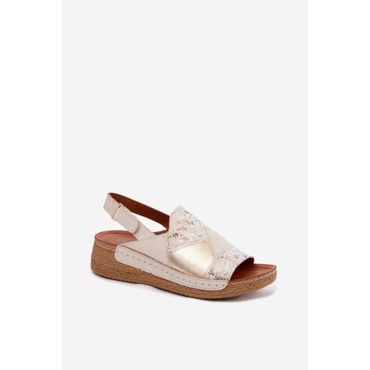 Natūralios odos basutės su platforma ir lipduku Step in style