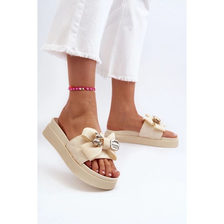 Kreminės platforminės basutės su kaspinu Step in style