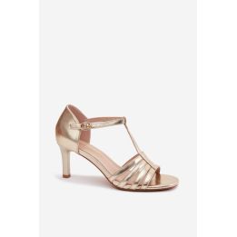 Aukštakulnės basutės su aukso spalvos apdaila Step in style