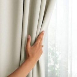 Kreminė blackout užuolaida 200×245 cm RESTILO