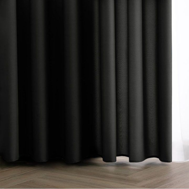 Juoda užuolaida su kilpomis Restilo Carli 200 × 250 cm