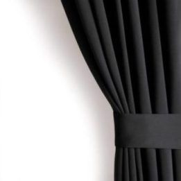 Juoda blackout užuolaida su klostėmis AmeliaHome 285 × 250 cm