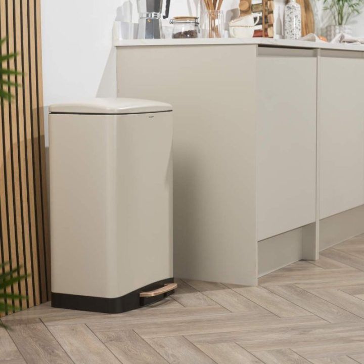 Salter Pebble 50 l pedalinė šiukšliadėžė, smėlio spalvos