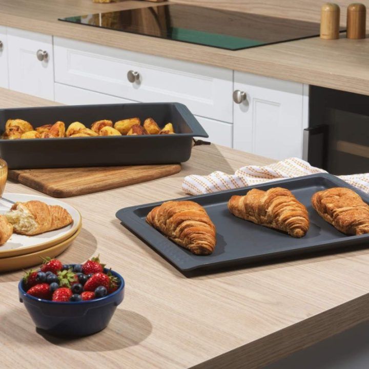 Russell Hobbs Shield kepimo skardų ir kepimo formos rinkinys, 2 vnt.