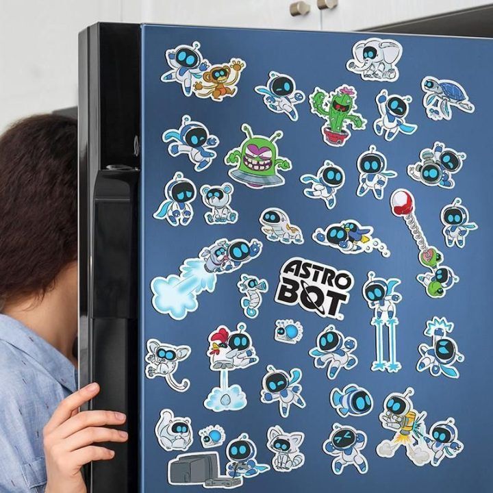Paladone Astro Bot šaldytuvo magnetai, 3 lapai su 34 magnetais