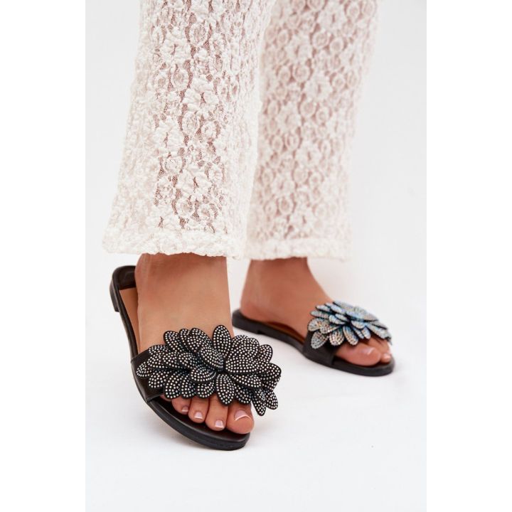 Juodos basutės su gėlių dekoru Step in style