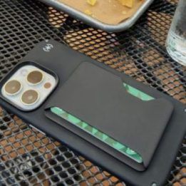 Speck ClickLock Wallet For MagSafe dėklas su pinigine, Pale Oak