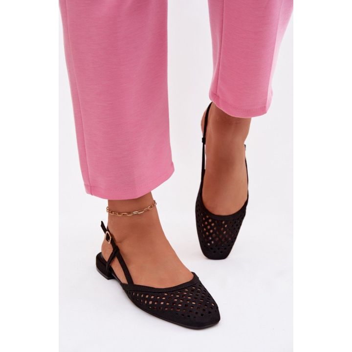 Juodos balerinos su ažūriniu viršumi ir dirželiu Step in style