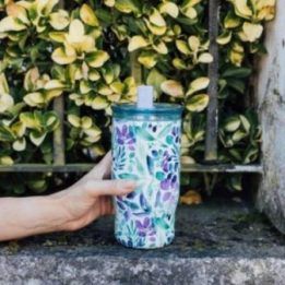 Terminis puodelis su šiaudeliu Quokka Mist 720 ml, violetinių gėlių