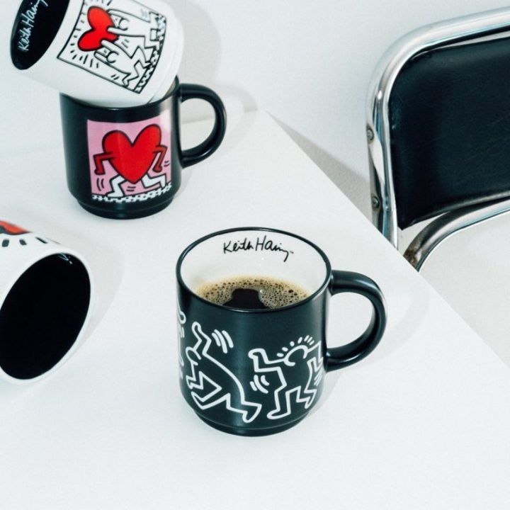 Keith Haring keraminių puodelių rinkinys su laikikliu, 300 ml