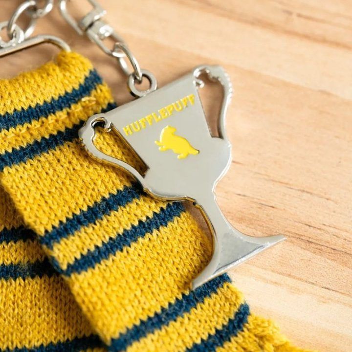 Harry Potter Hufflepuff raktų pakabukas su šaliku
