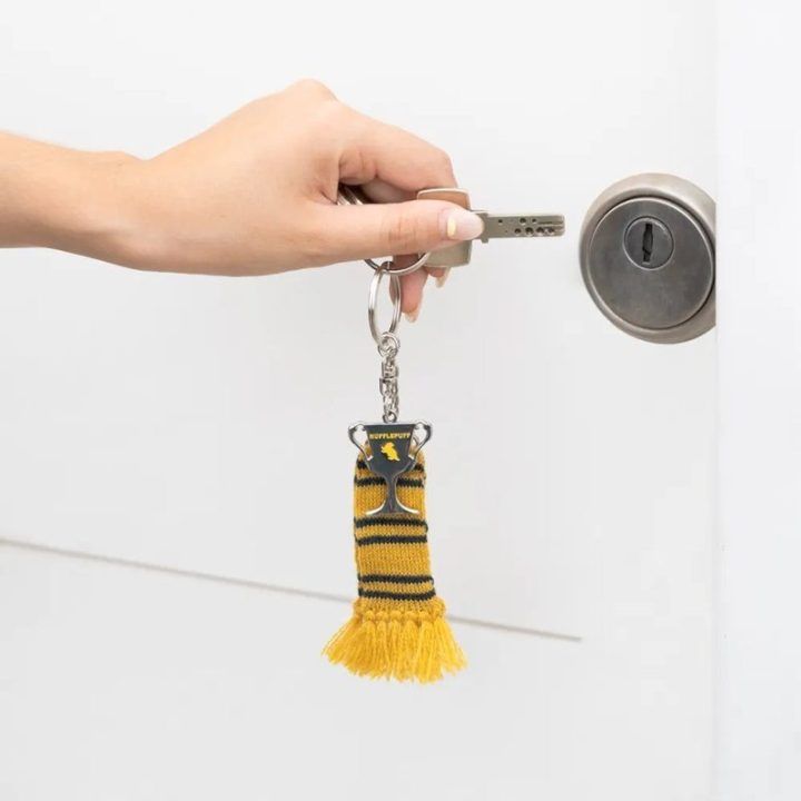Harry Potter Hufflepuff raktų pakabukas su šaliku