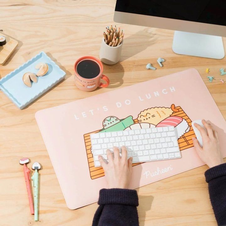 Pusheen PU odos stalo kilimėlis XXL, 60 × 35 cm