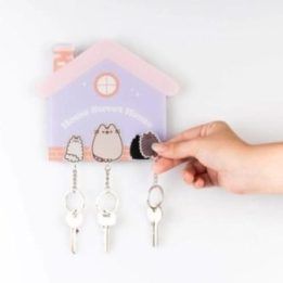 Pusheen magnetinė raktų kabykla su 3 pakabukais