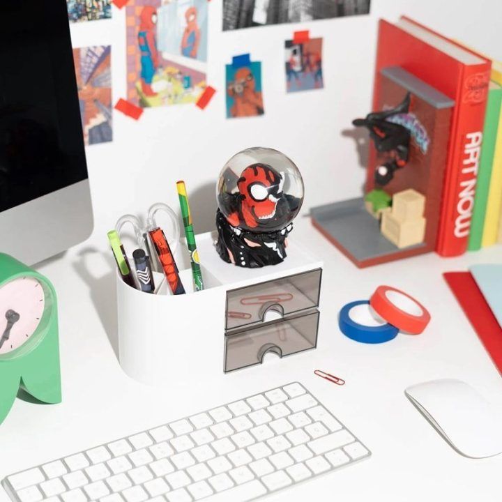 Spider-Man ir Venom stiklinis sniego rutulys su dovanų dėžute