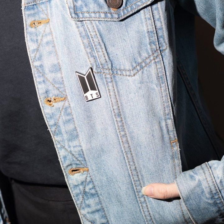 BTS metalinis segtukas su logotipu