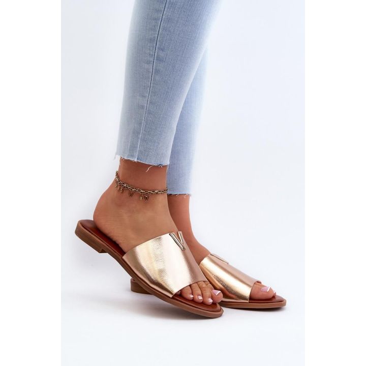 Auksinės basutės su kulnu Step in style