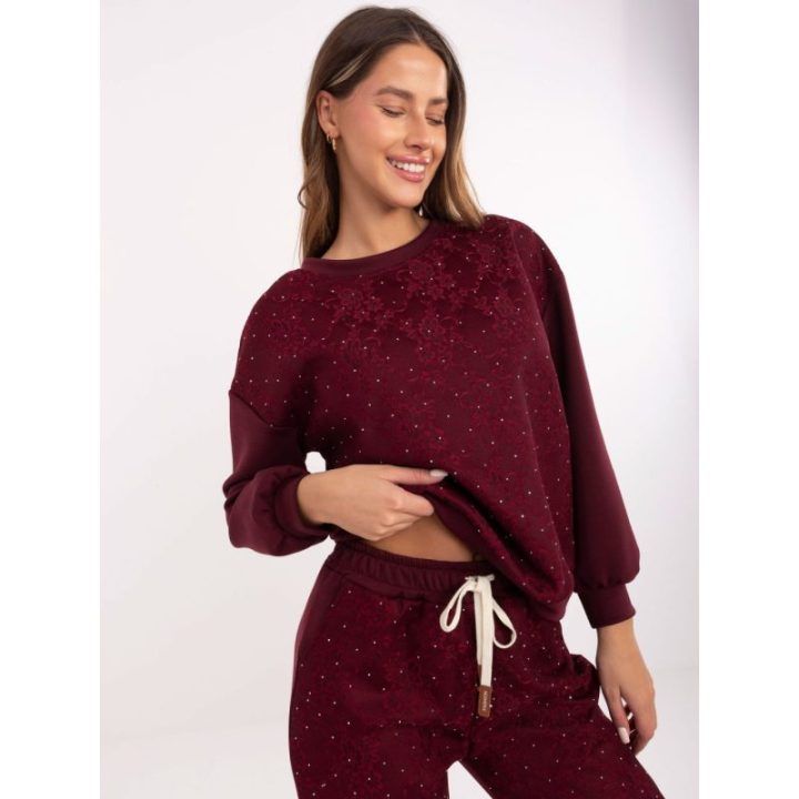Treningas bordo spalvos su blizgiomis detalėmis IT