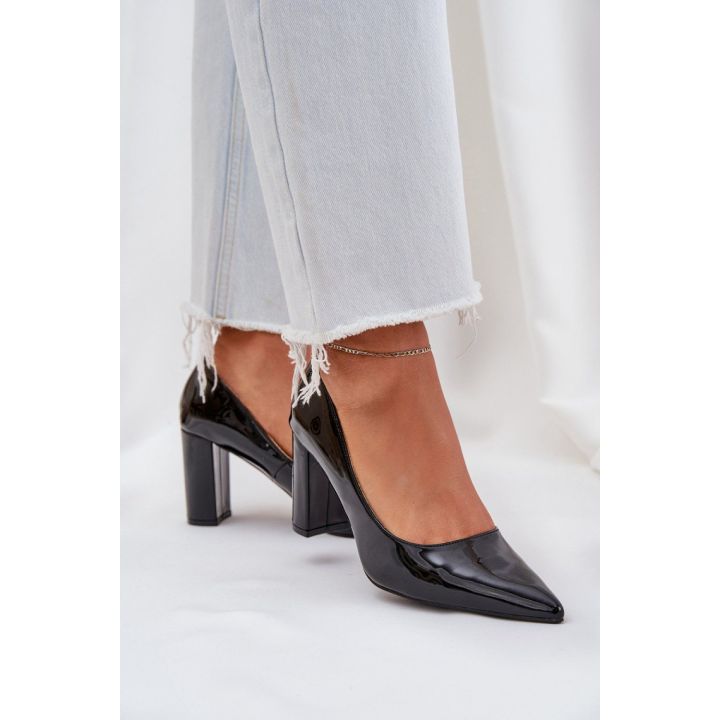 Juodi aukštakulniai bateliai su blokiniu kulnu Step in style