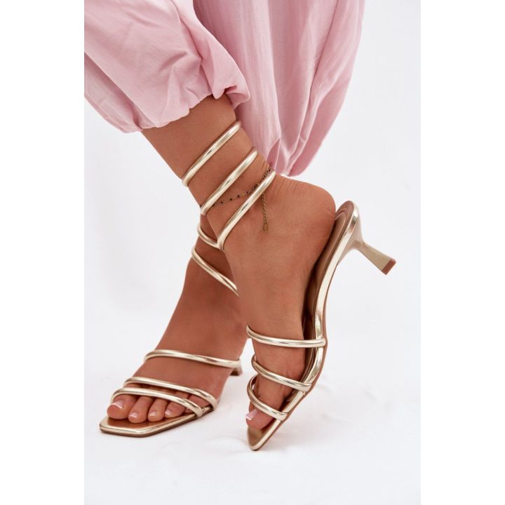 Aukštakulnės basutės su spirale Step in style