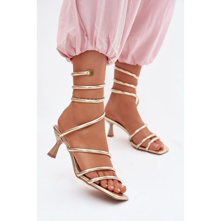 Aukštakulnės basutės su spirale Step in style