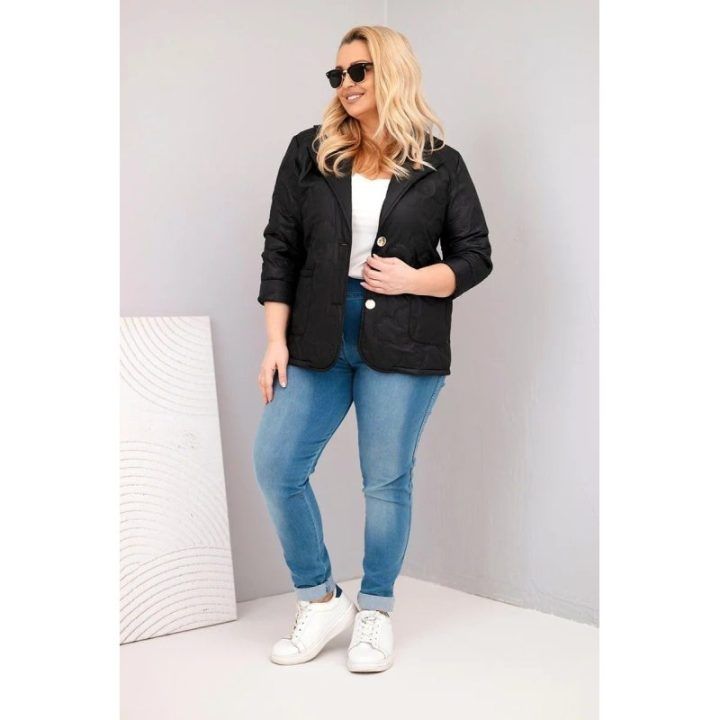 Moteriška Plus Size juoda pikota striukė su gėlių raštu, apykakle ir kišenėmis
