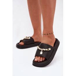 Juodos platforminės šlepetės su dekoratyvine sagtimi Step in style