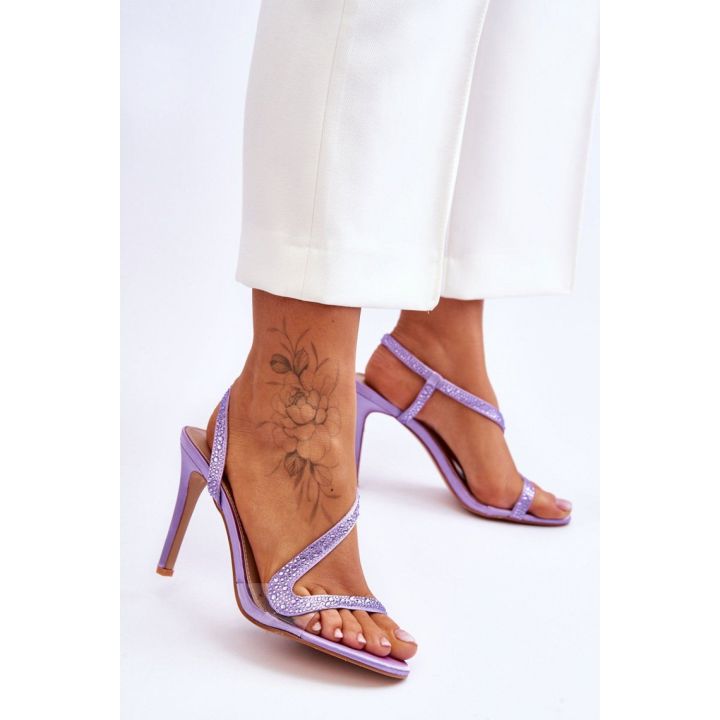 Alyvinės basutės su kulnu ir blizgiomis detalėmis Step in style