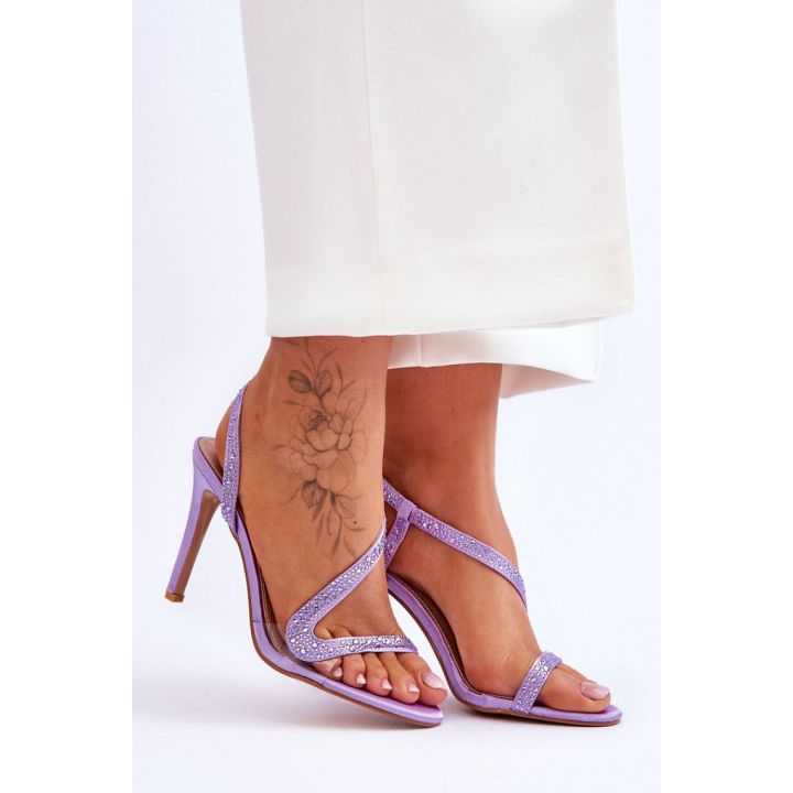 Alyvinės basutės su kulnu ir blizgiomis detalėmis Step in style