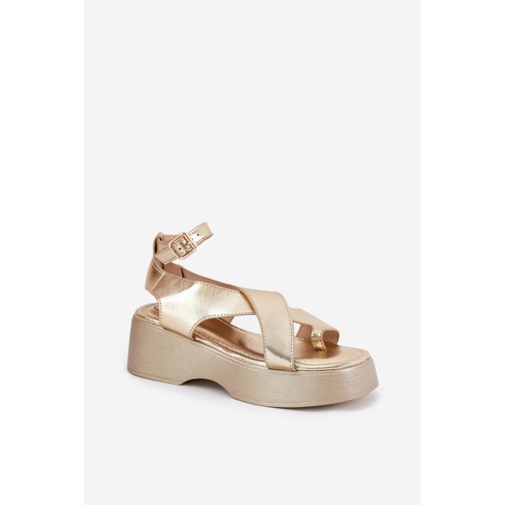 Auksinės basutės su kulnu Step in style