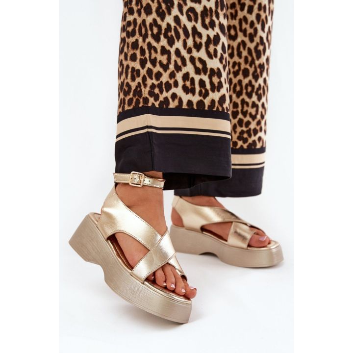 Auksinės basutės su kulnu Step in style
