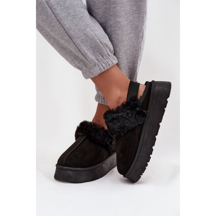 Juodos moteriškos šlepetės su platforma Step in style