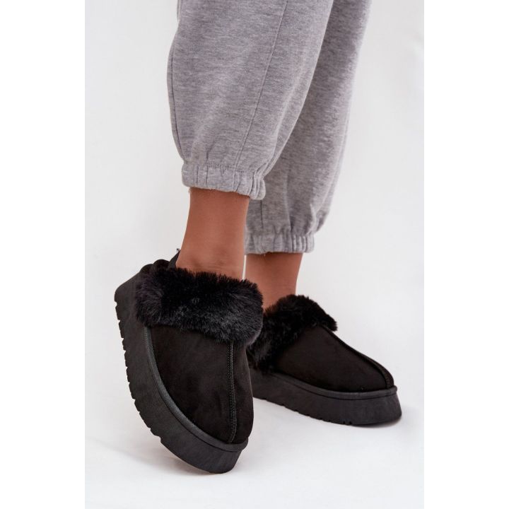 Juodos moteriškos šlepetės su platforma Step in style