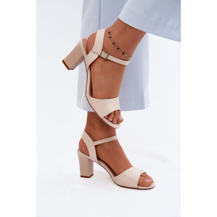Smėlio spalvos basutės su kulnu Step in style