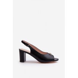Juodos basutės su kulnu ir dekoratyvine sagtimi Step in style