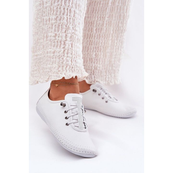 Balti moteriški pusbačiai Step in style