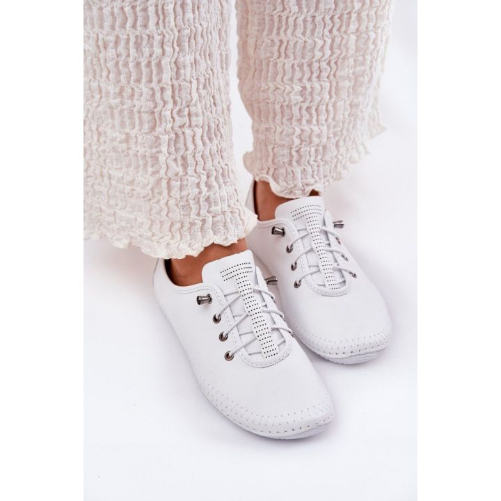 Balti moteriški pusbačiai Step in style