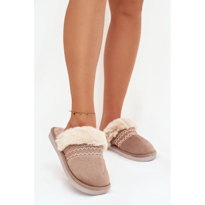 Jaujinės šlepetės su siuvinėjimu Step in style