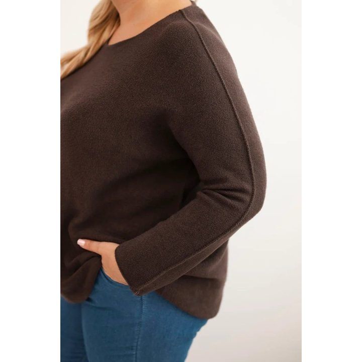 Moteriškas Plus Size megztinis su valtine iškirpte, rudos spalvos
