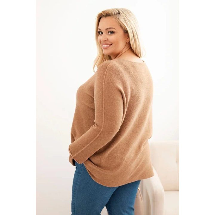 Moteriškas Plus Size megztinis su valtine iškirpte, kapučino spalvos