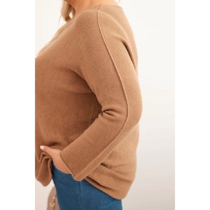 Moteriškas Plus Size megztinis su valtine iškirpte, kapučino spalvos