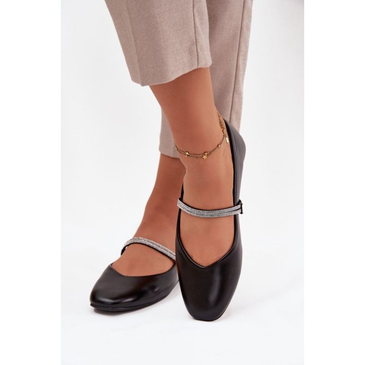 Juodos balerinos su blizgia dekoratyvine juostele Step in style