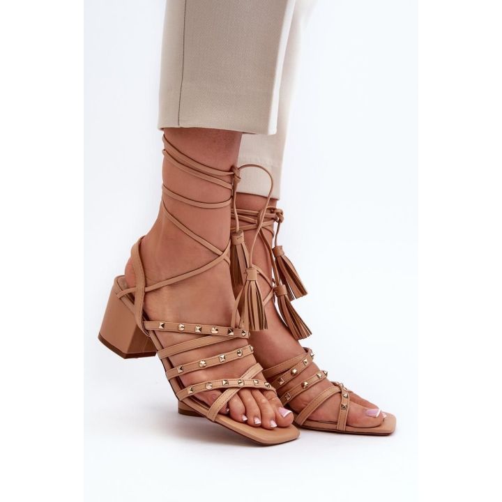 Basutės su kulnu ir kniedėmis Step in style