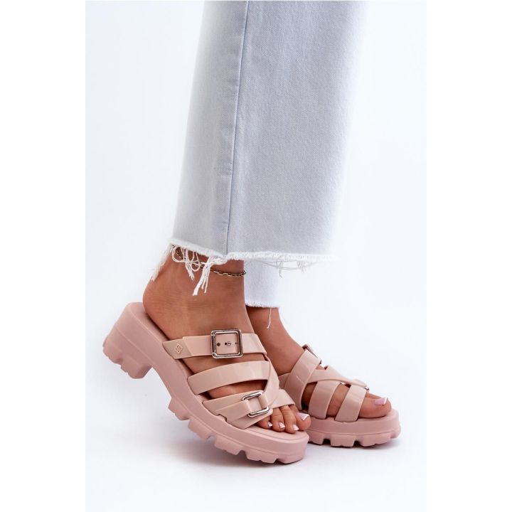 Rožinės basutės su sagtimis Step in style